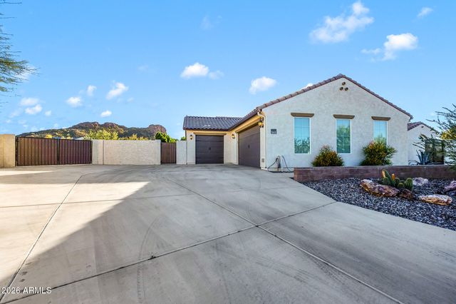565 W PERKINS Street, San Tan Valley, AZ 85143