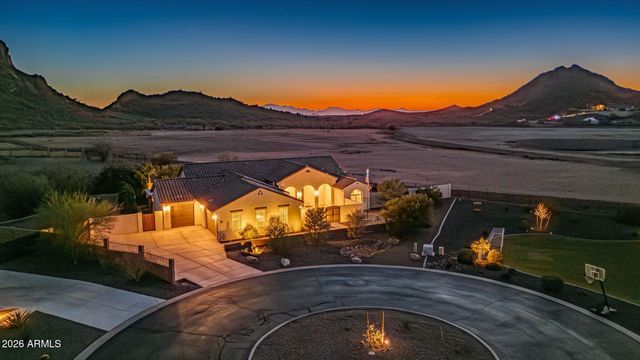 565 W PERKINS Street, San Tan Valley, AZ 85143