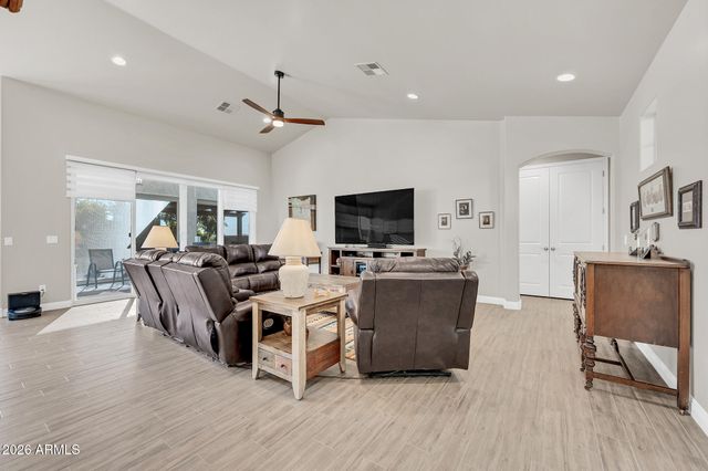 565 W PERKINS Street, San Tan Valley, AZ 85143