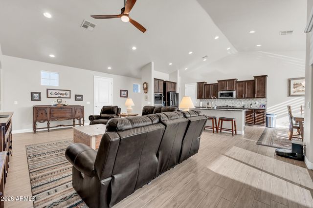 565 W PERKINS Street, San Tan Valley, AZ 85143