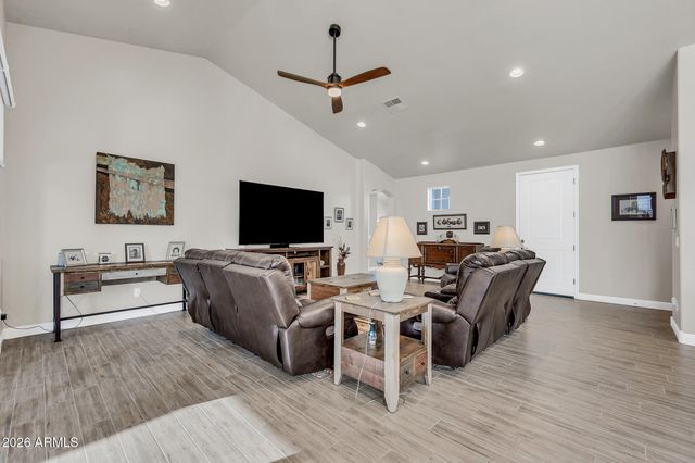 565 W PERKINS Street, San Tan Valley, AZ 85143