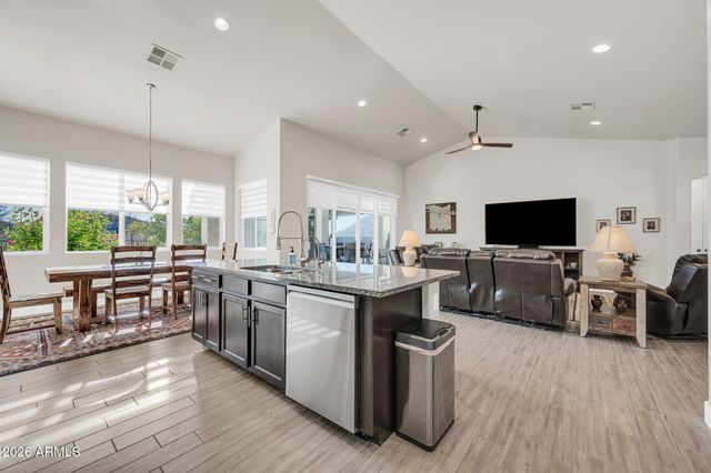 565 W PERKINS Street, San Tan Valley, AZ 85143