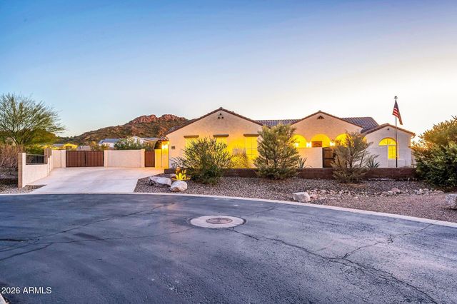 565 W PERKINS Street, San Tan Valley, AZ 85143