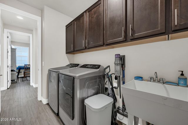 565 W PERKINS Street, San Tan Valley, AZ 85143