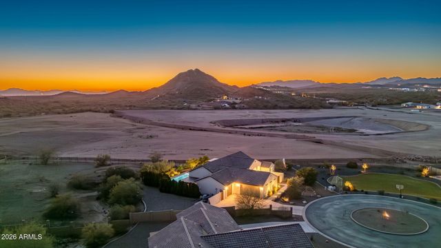 565 W PERKINS Street, San Tan Valley, AZ 85143