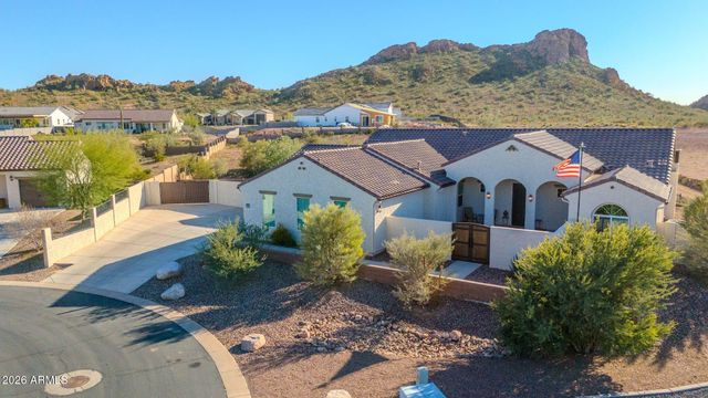 565 W PERKINS Street, San Tan Valley, AZ 85143