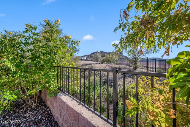 565 W PERKINS Street, San Tan Valley, AZ 85143