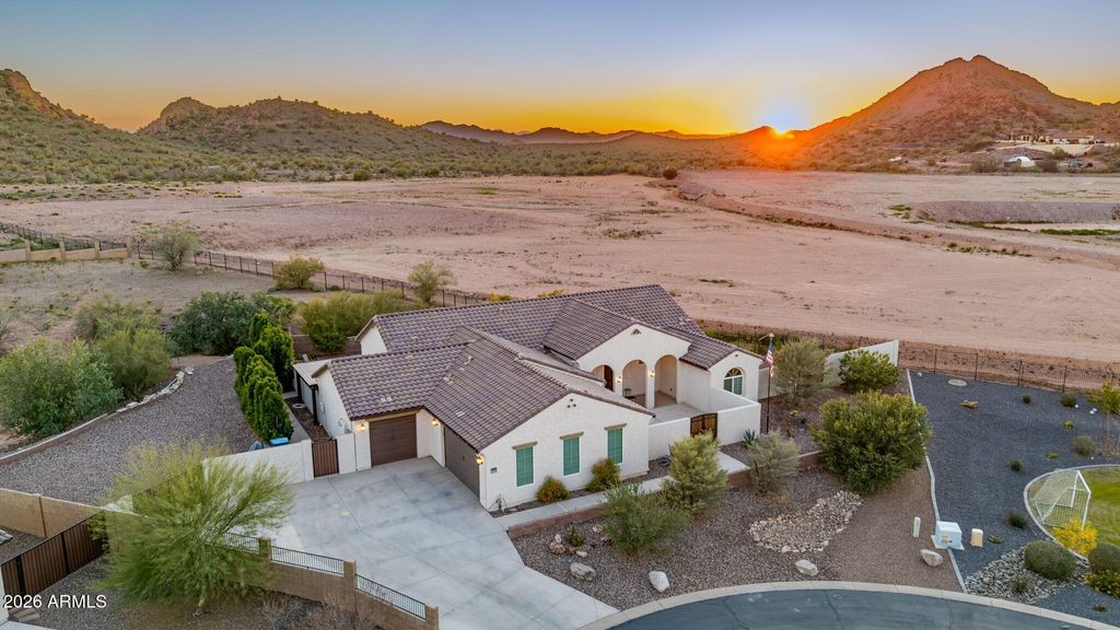 565 W PERKINS Street, San Tan Valley, AZ 85143 — photo 2