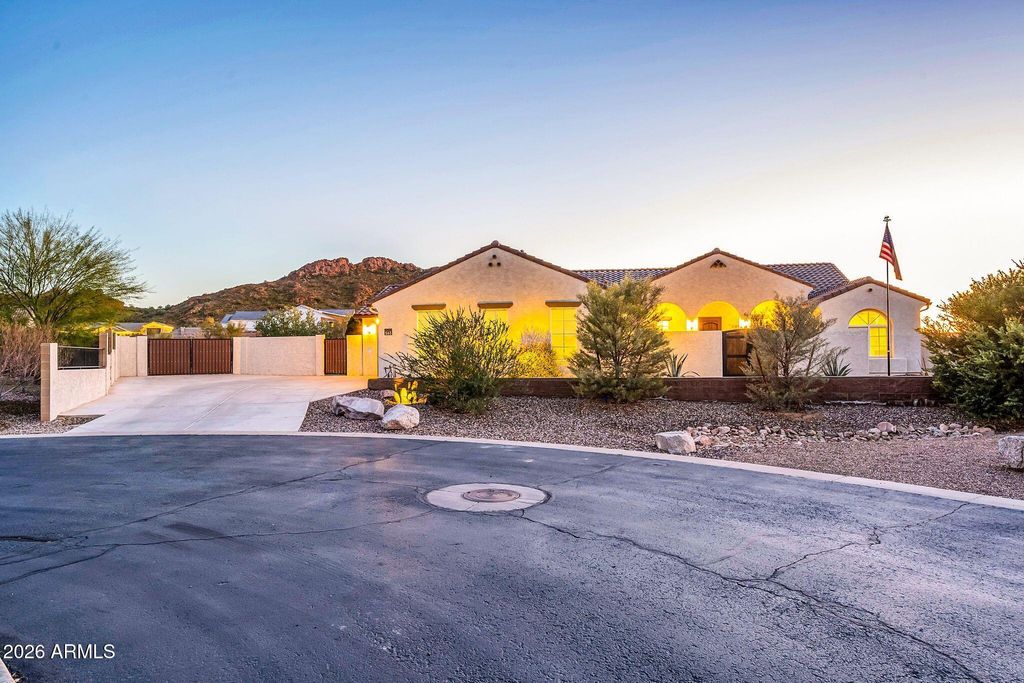 565 W PERKINS Street, San Tan Valley, AZ 85143 — photo 5