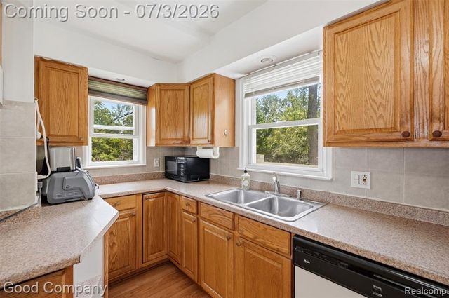 29693 Medbury Street, Farmington Hills, MI 48336