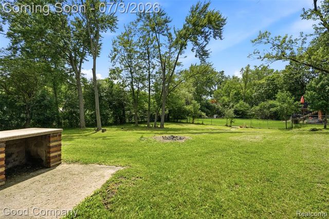 29693 Medbury Street, Farmington Hills, MI 48336