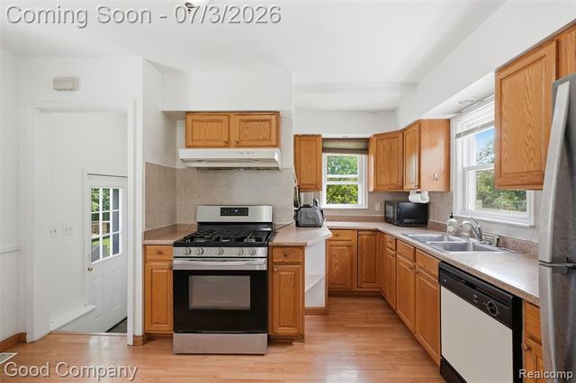 29693 Medbury Street, Farmington Hills, MI 48336