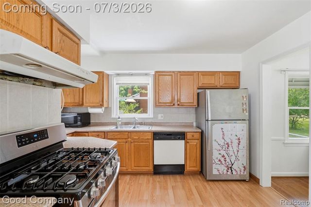 29693 Medbury Street, Farmington Hills, MI 48336