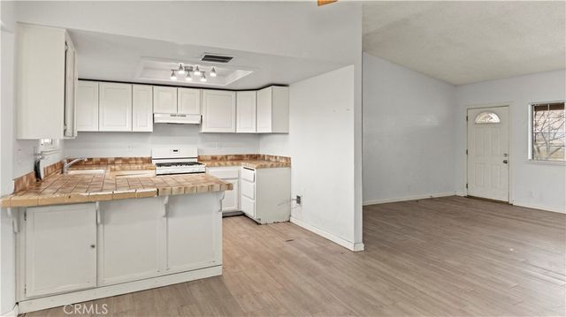 8222 3rd Avenue, Hesperia, CA 92345