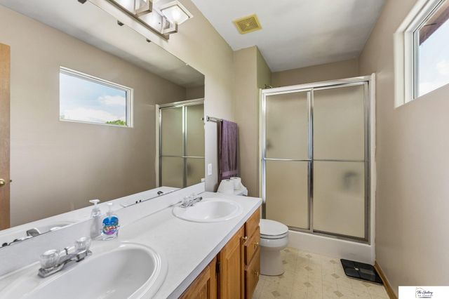 14664 Meredith Avenue, Omaha, NE 68116