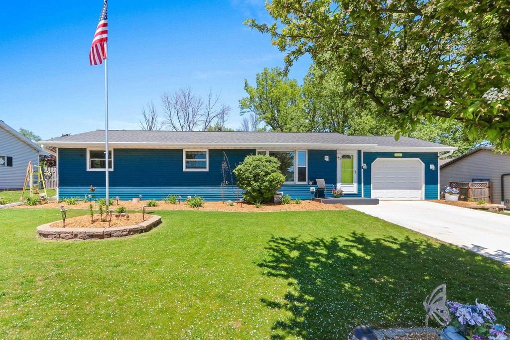252 GARDEN VIEW LANE, Denmark, WI 54208