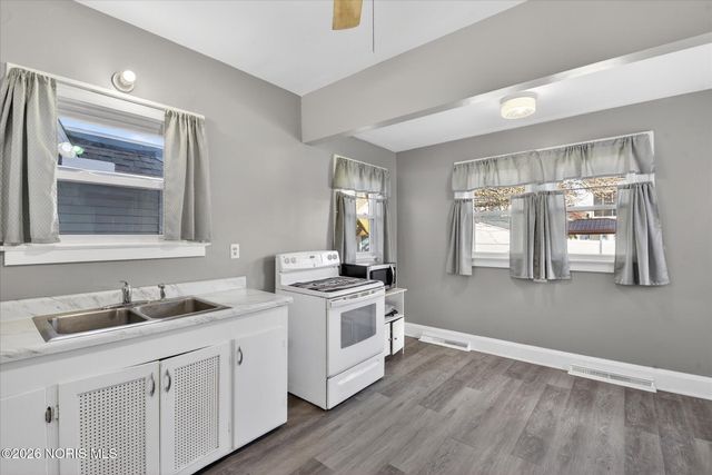 2114 Parkdale Avenue, Toledo, OH 43607