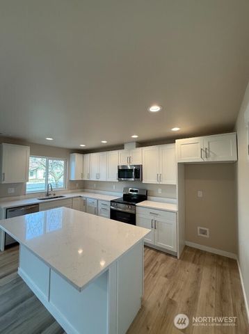 930 W Ted Yao Way, Moses Lake, WA 98837