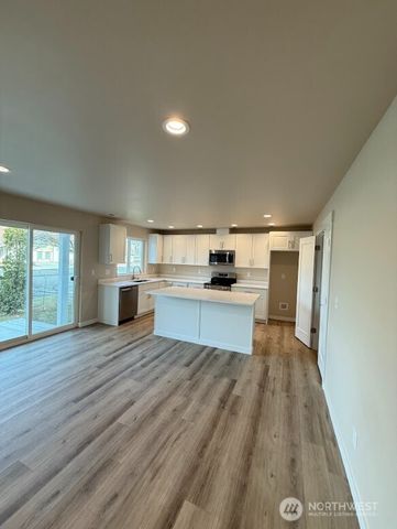 930 W Ted Yao Way, Moses Lake, WA 98837