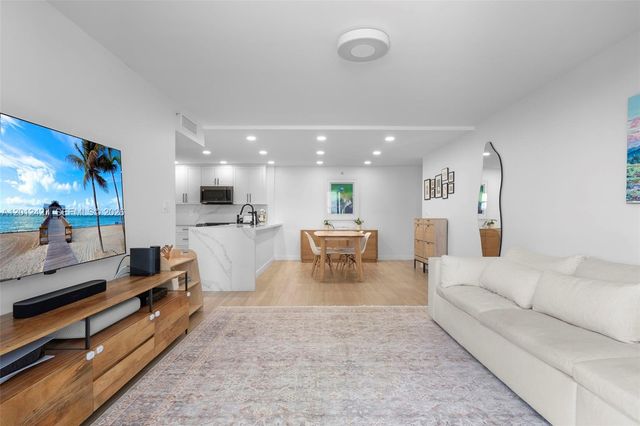1621 Collins Ave PH1002, Miami Beach, FL 33139