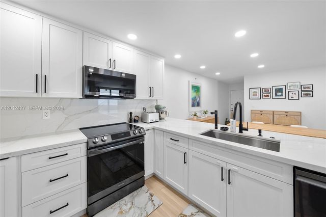 1621 Collins Ave PH1002, Miami Beach, FL 33139