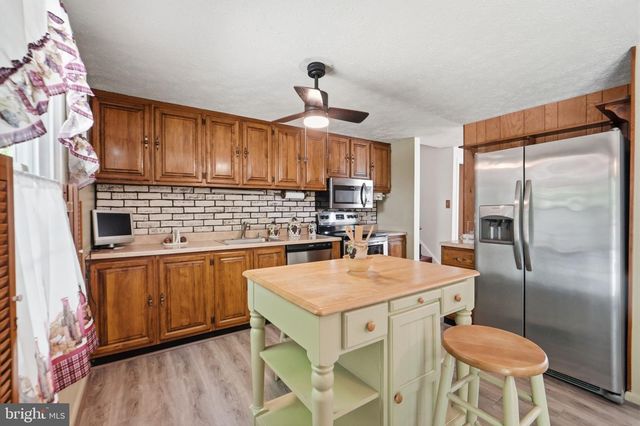 1034 SAINT PAULS DR, Waldorf, MD 20602