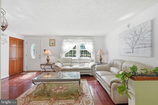 1034 SAINT PAULS DR, Waldorf, MD 20602