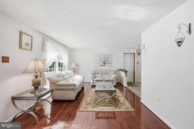 1034 SAINT PAULS DR, Waldorf, MD 20602