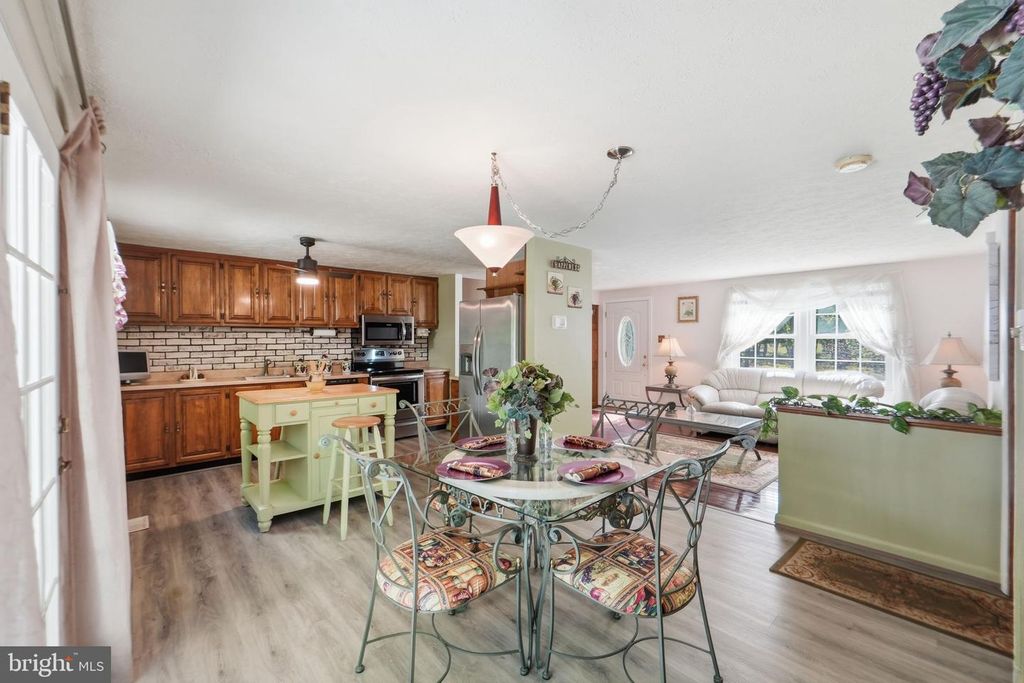 1034 SAINT PAULS DR, Waldorf, MD 20602