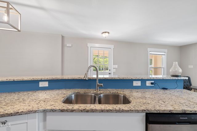 1002 E Maplewood Drive, Benson, NC 27504