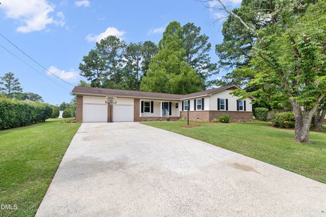 1002 E Maplewood Drive, Benson, NC 27504