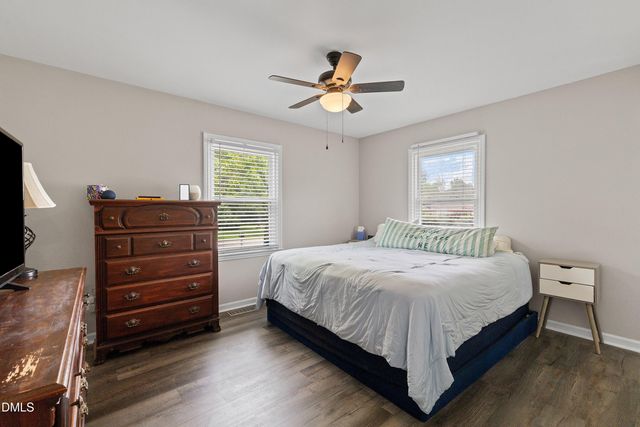1002 E Maplewood Drive, Benson, NC 27504