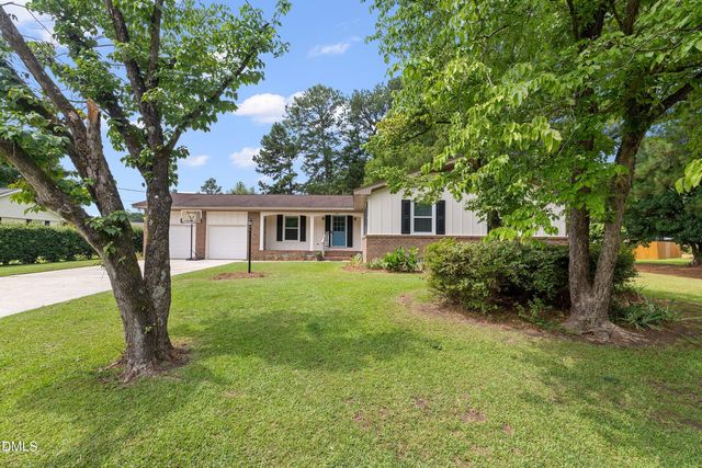 1002 E Maplewood Drive, Benson, NC 27504