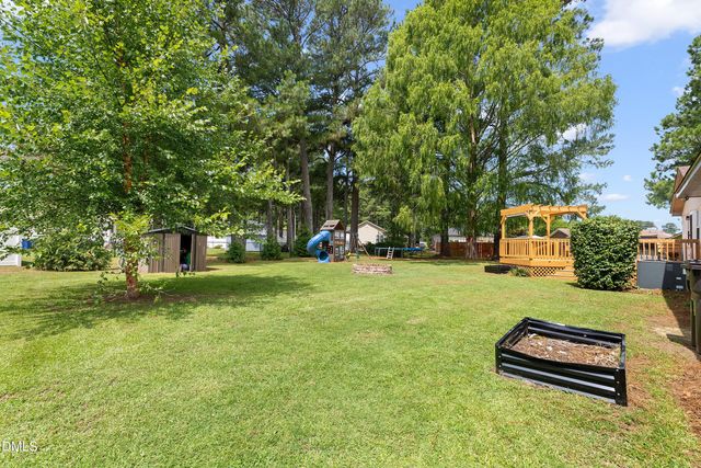 1002 E Maplewood Drive, Benson, NC 27504