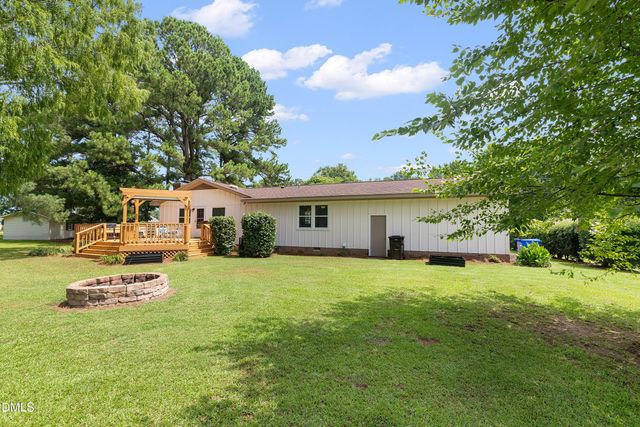 1002 E Maplewood Drive, Benson, NC 27504