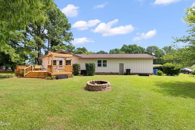 1002 E Maplewood Drive, Benson, NC 27504