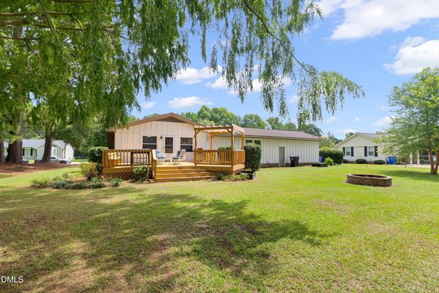 1002 E Maplewood Drive, Benson, NC 27504
