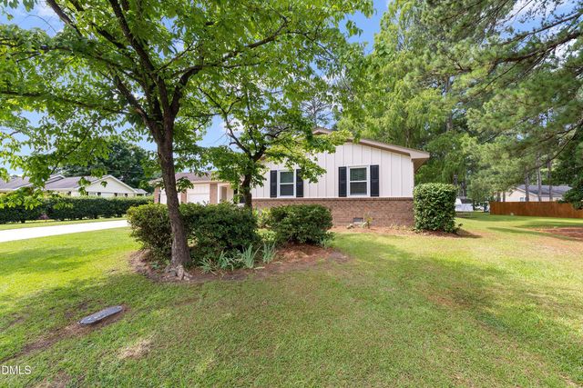 1002 E Maplewood Drive, Benson, NC 27504