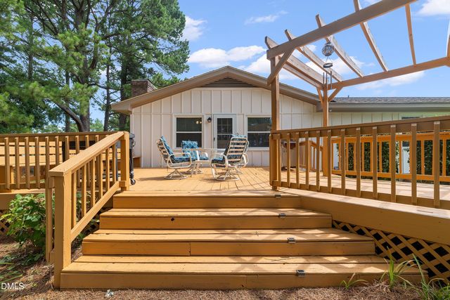 1002 E Maplewood Drive, Benson, NC 27504