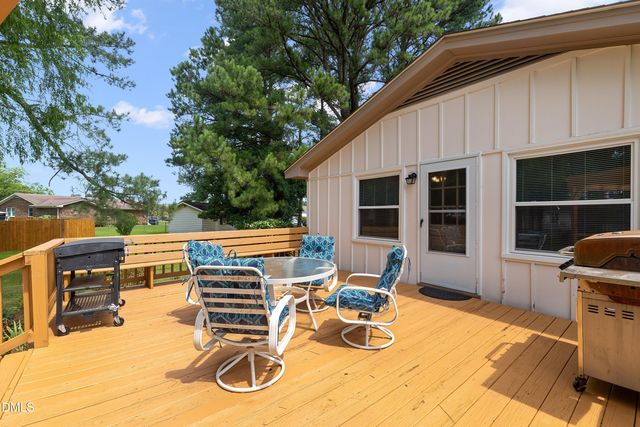 1002 E Maplewood Drive, Benson, NC 27504
