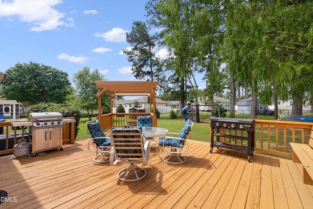 1002 E Maplewood Drive, Benson, NC 27504