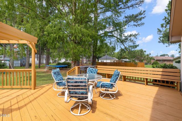 1002 E Maplewood Drive, Benson, NC 27504