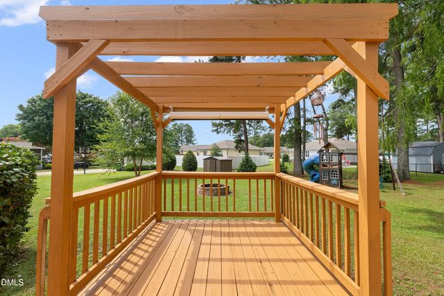 1002 E Maplewood Drive, Benson, NC 27504