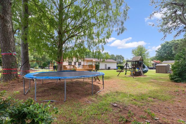 1002 E Maplewood Drive, Benson, NC 27504
