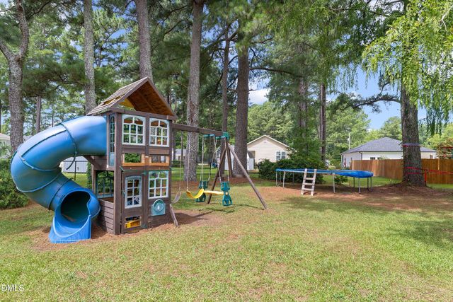 1002 E Maplewood Drive, Benson, NC 27504