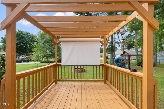 1002 E Maplewood Drive, Benson, NC 27504