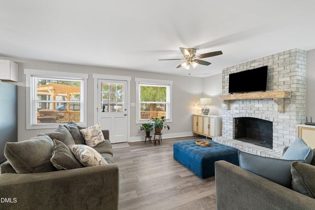 1002 E Maplewood Drive, Benson, NC 27504