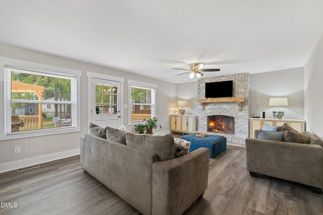 1002 E Maplewood Drive, Benson, NC 27504