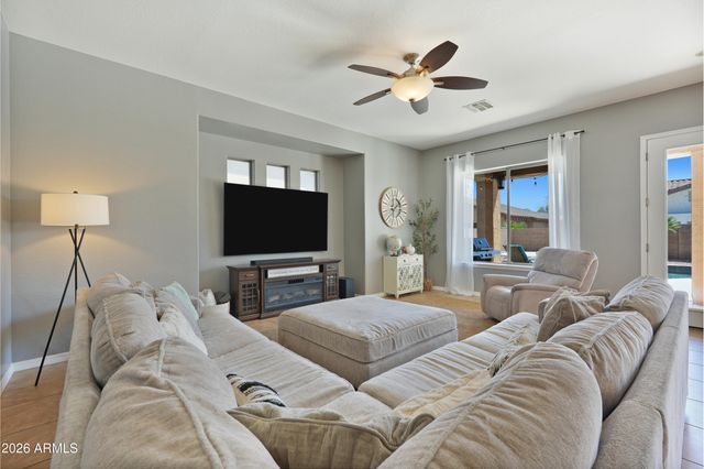 393 W REMINGTON Drive, Chandler, AZ 85286