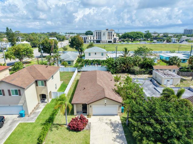 113 SE 3rd Avenue, Boynton Beach, FL 33435